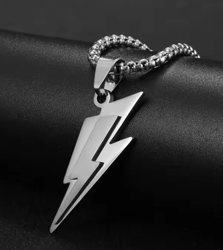 Collana con ciondolo bullone